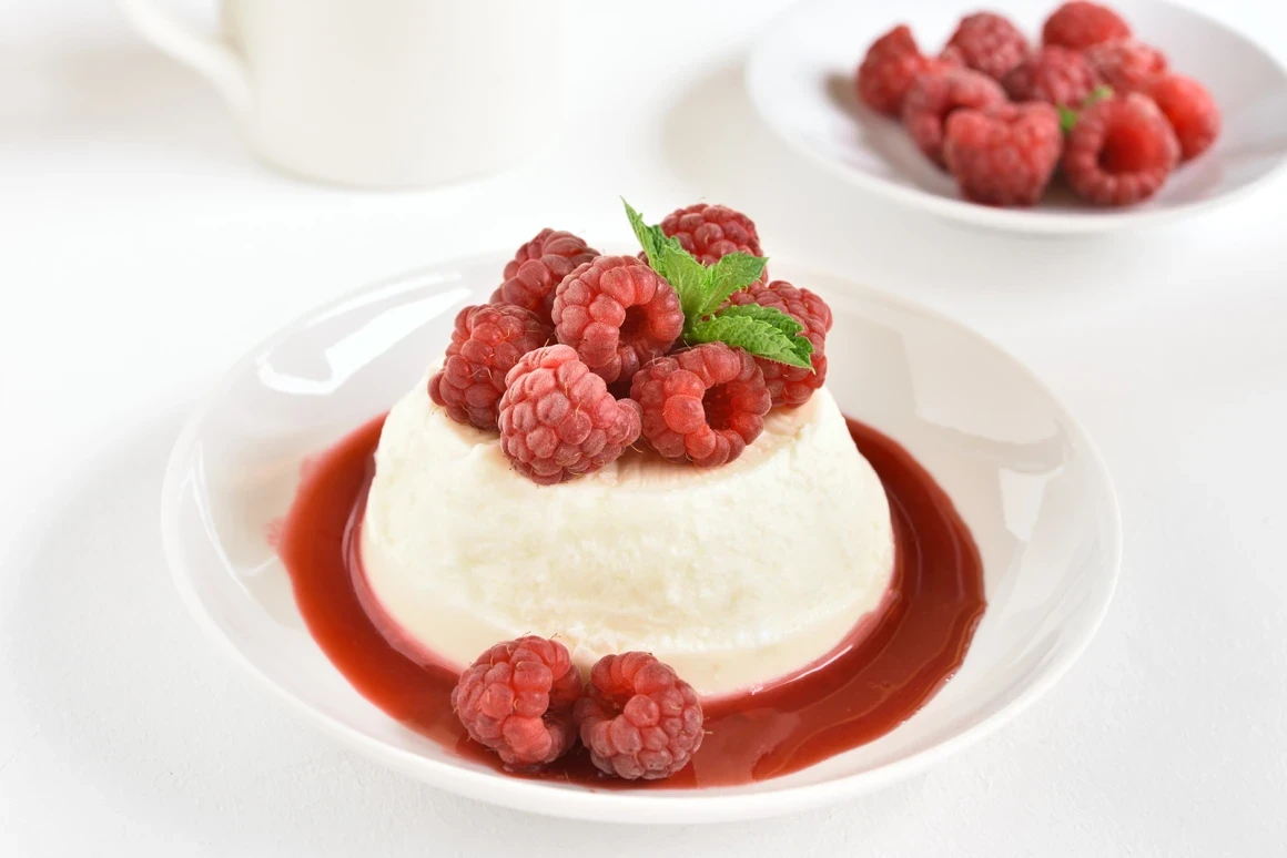 Panna Cotta mit Himbeerspiegel